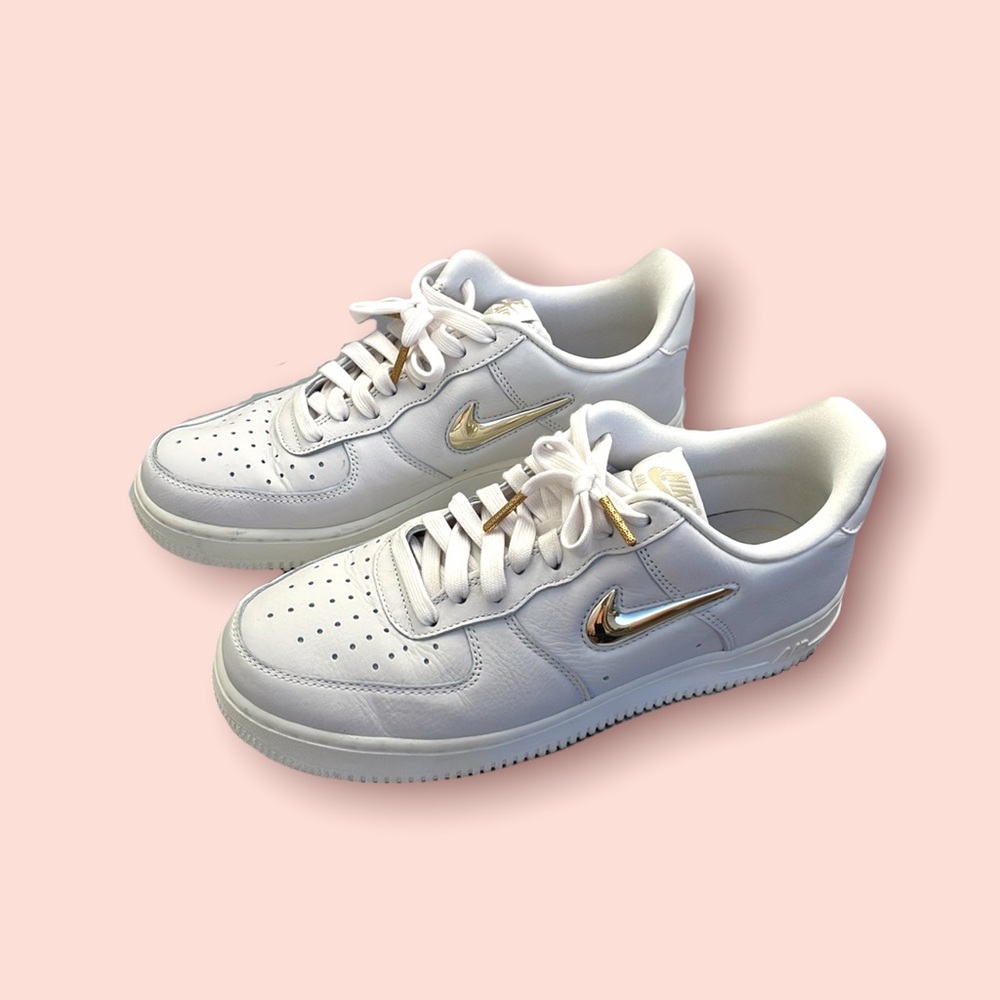Nike Air white gold leather Women’s size 9 sneakers